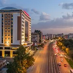 ومركز مؤتمرات بير دايمون كونيا